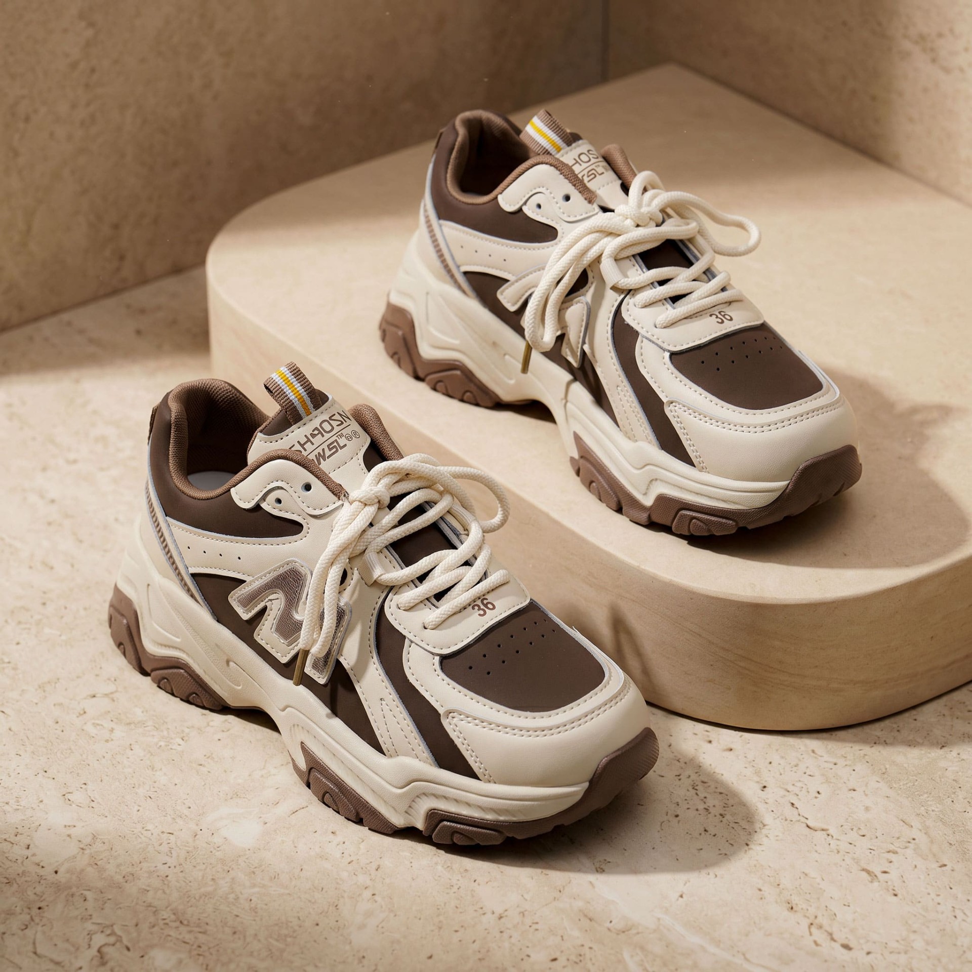 Girls-Sneakers_MW00002