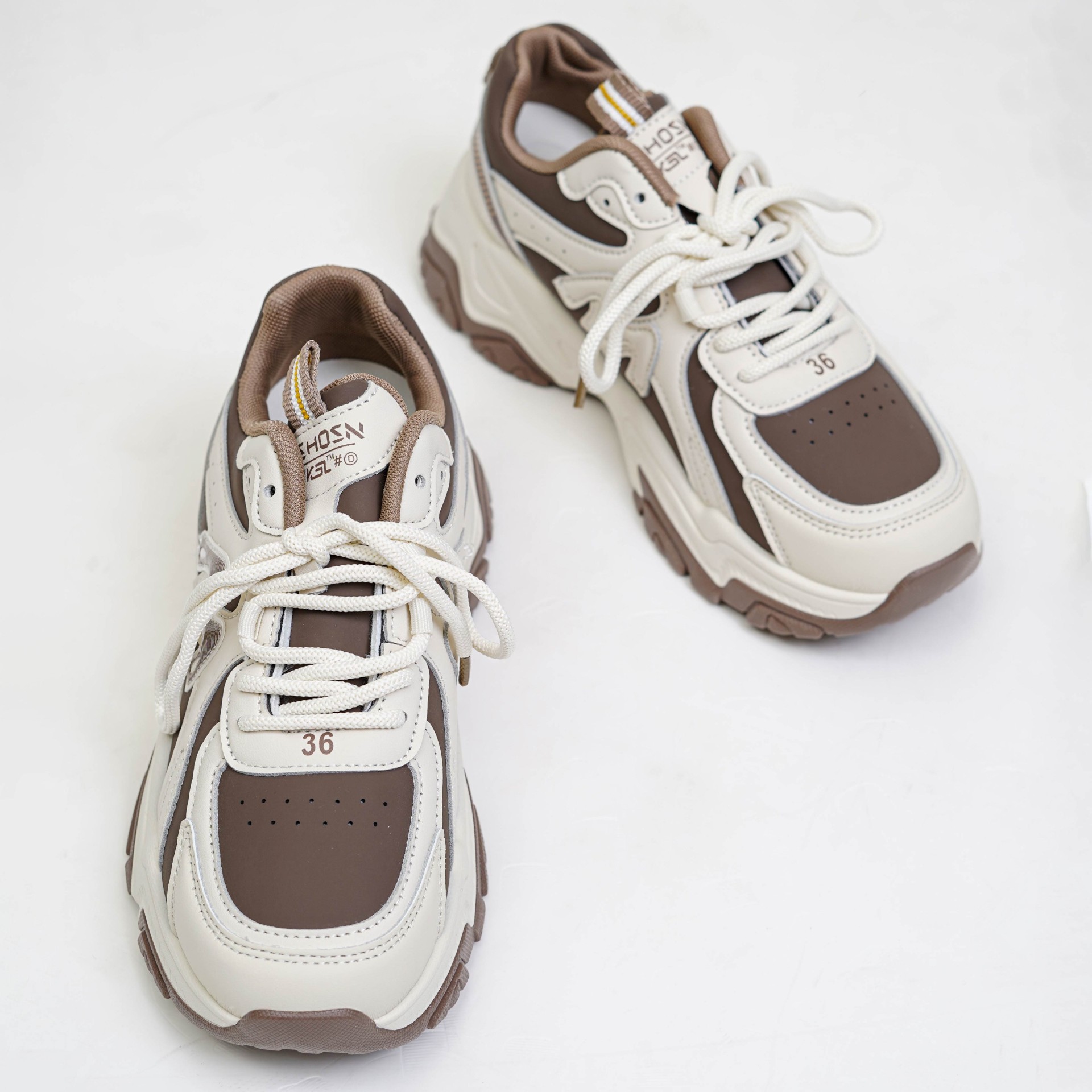 Girls-Sneakers_MW00002_02