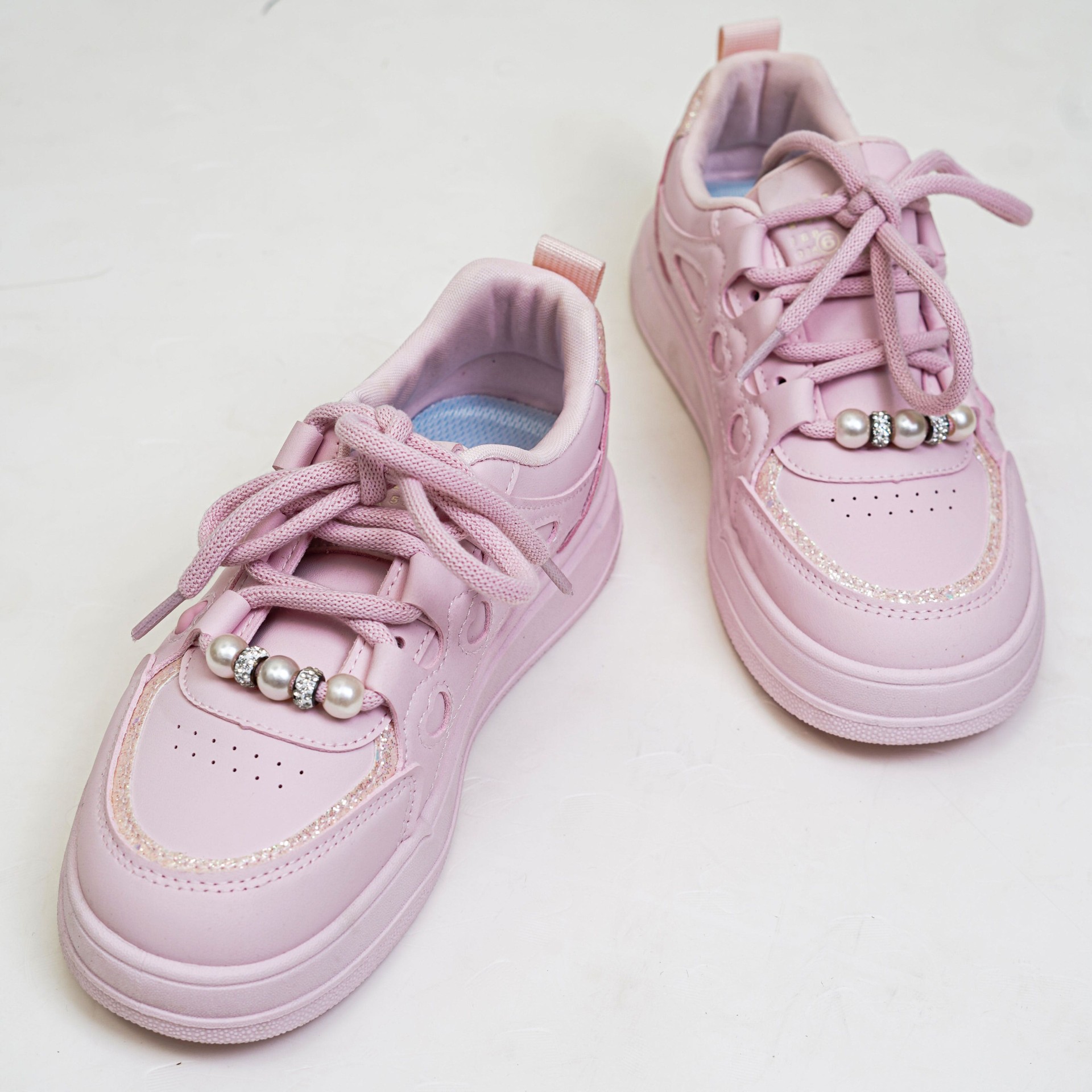 Ladies-Shoe-MW00406_02